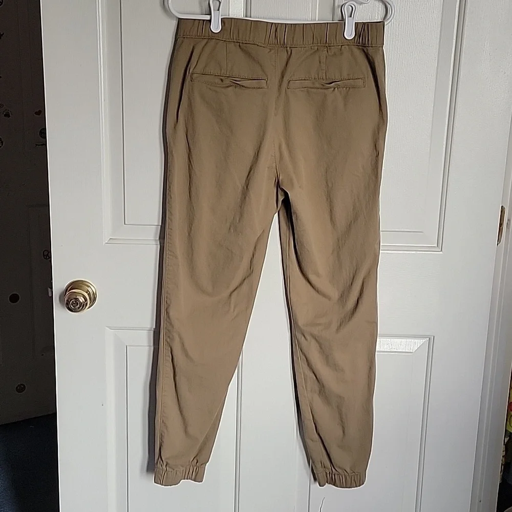 Urban Pipeline men's small khaki pants. 27 1/2 inch inseam.